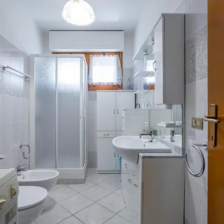 Apartament Cozy With Balcony! Viareggio