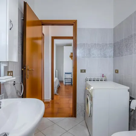 Cozy With Balcony! Apartament