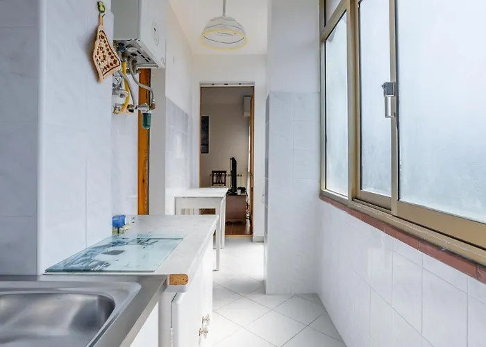 Guesthost - Cozy With Balcony! فياريجيو