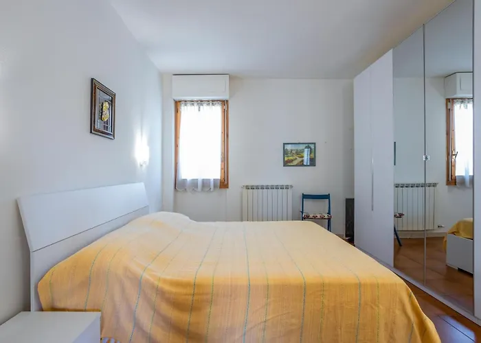 Apartament Guesthost - Cozy With Balcony!