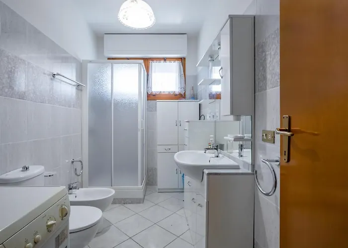 Apartament Guesthost - Cozy With Balcony! Viareggio