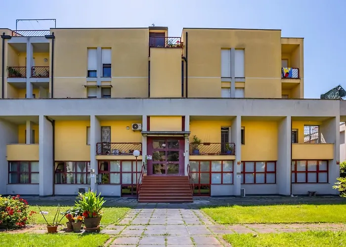 Guesthost - Cozy With Balcony! Viareggio